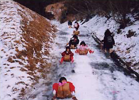 雪遊び